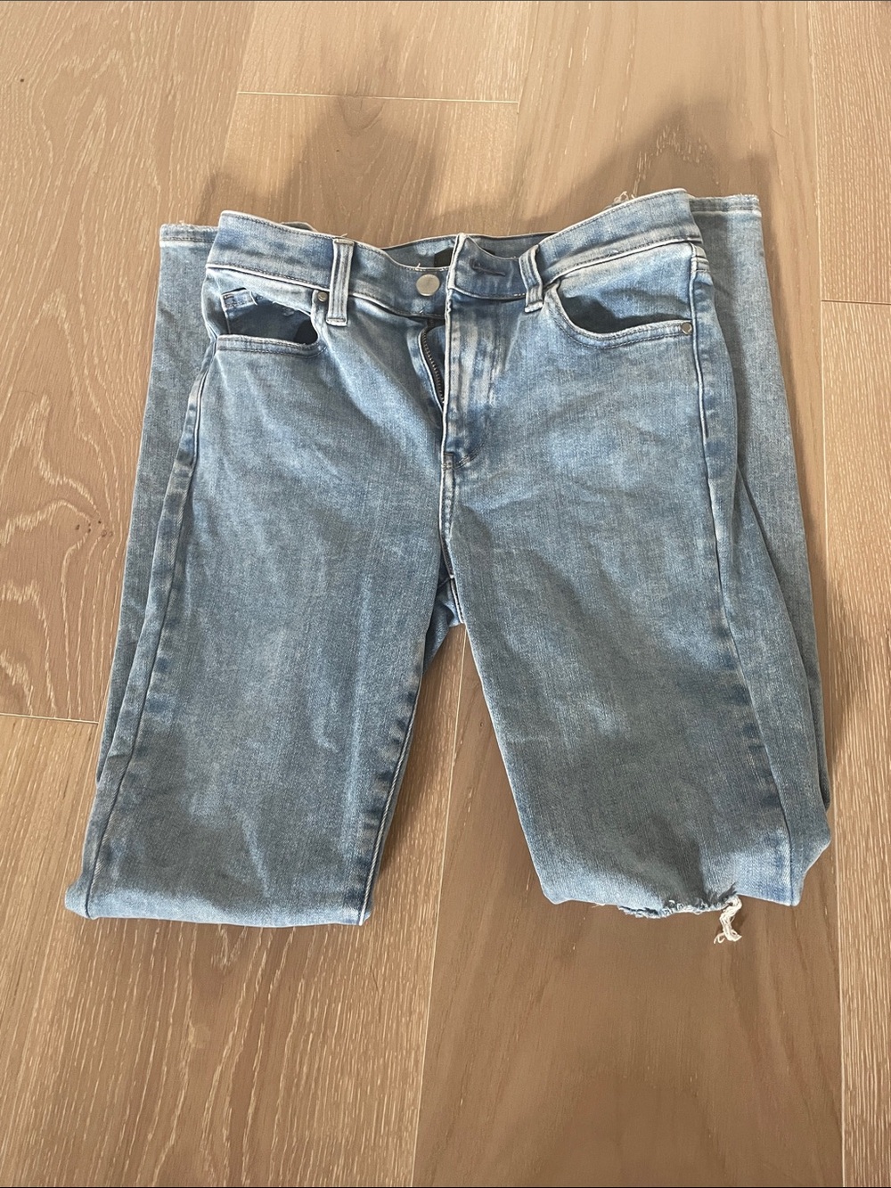UNIQLO women’s skinny ripped jeans